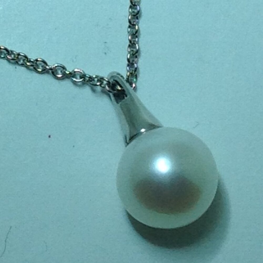 Honora Sterling Silver Chain with White Freshwater Pearl Pendant.